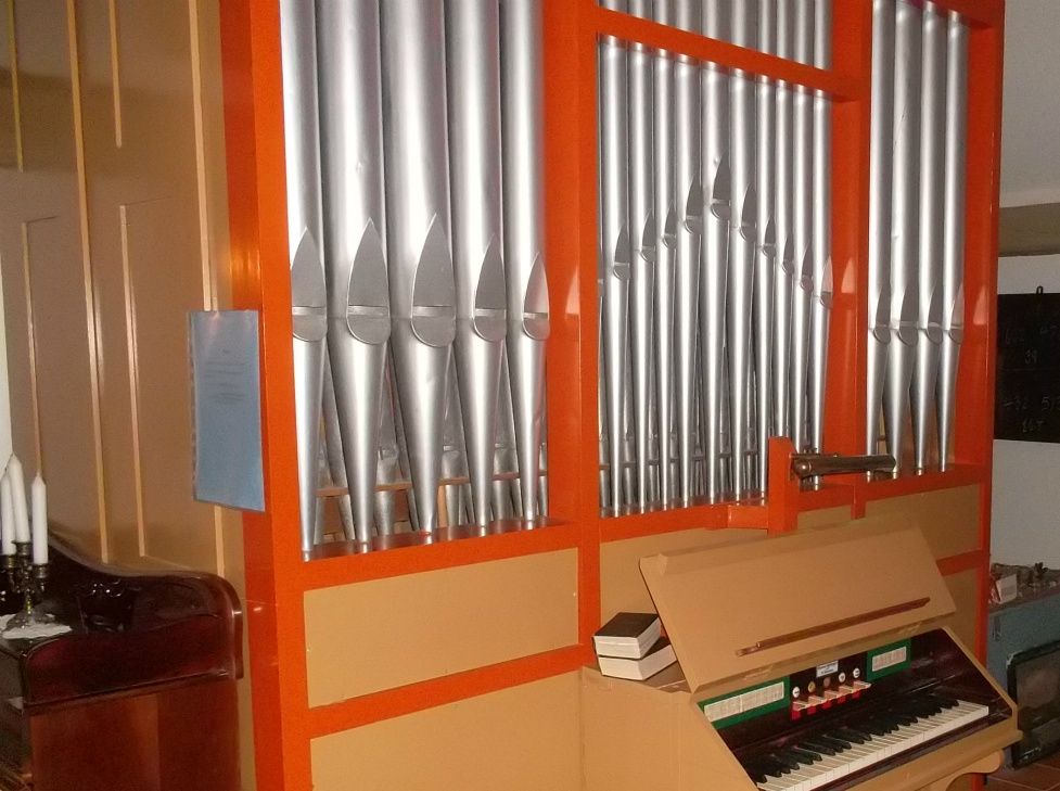 Kirkens gamle orgel, der er funktionsdygtigt har også fundet en plads i museet